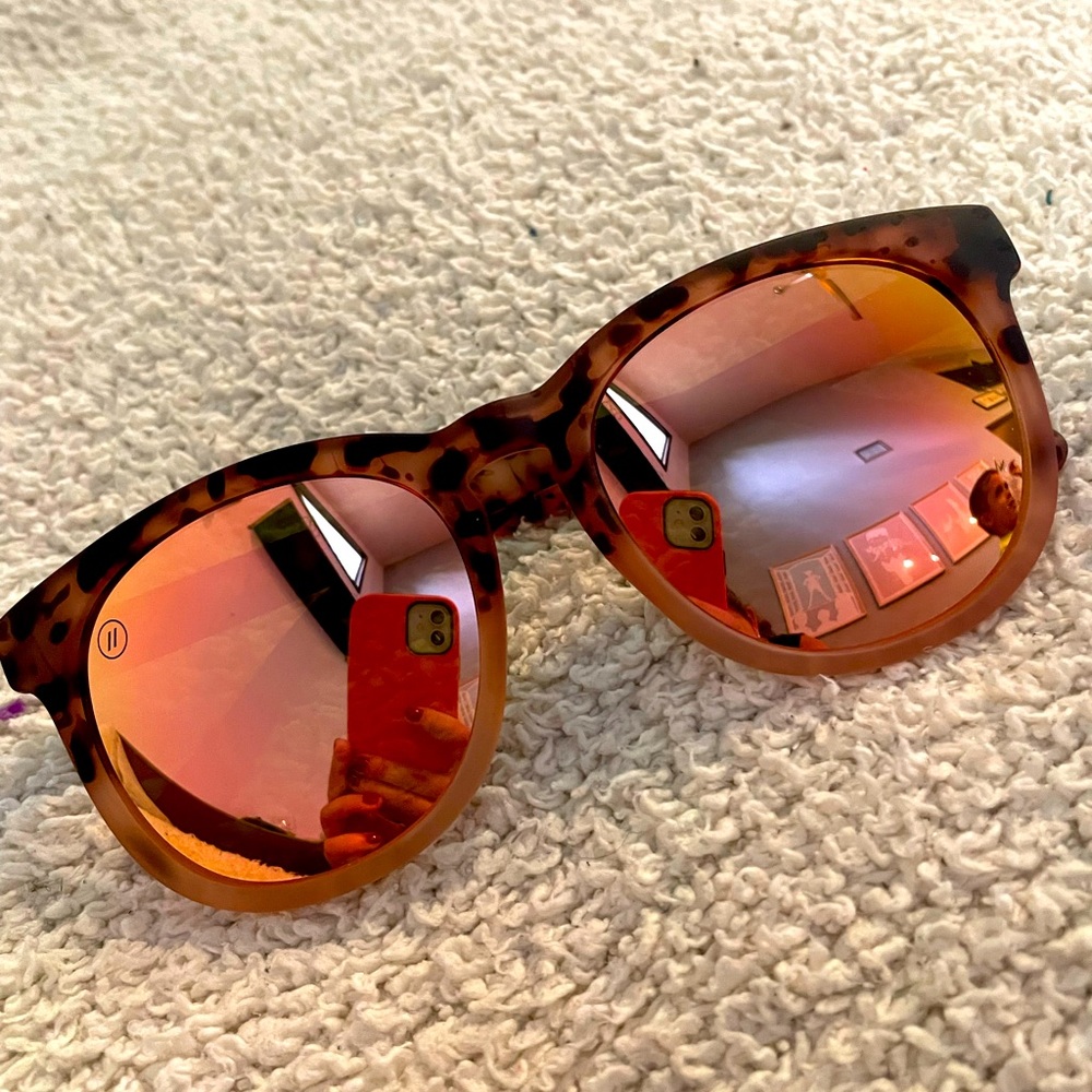 Blenders rose gold sunglasses